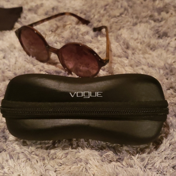 Vogue tortoise shell sunglasses - Picture 7 of 10